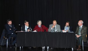 Alejandro Apo, Ariel Crespo, Jose Pablo Feimann, Eugenio Raul Zaffaroni, Carlos rozanski y Edgardo Form, en el panel del que formaron parte.